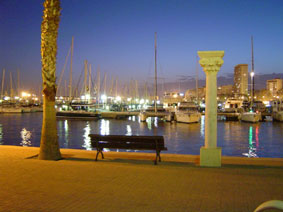 De prachtige haven van Alicante