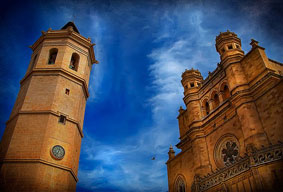 Kathedraal Santa Maria en de El Fadri toren in Castellon de la Plana