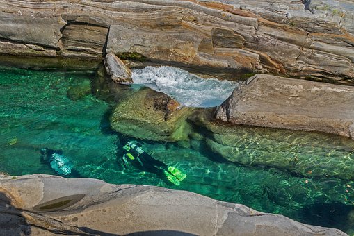 Unieke duikplekken bij het Zwitserse Versasca aan het Lago Maggiore 