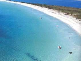 Eindeloze strand La Cinta bij San Teodoro