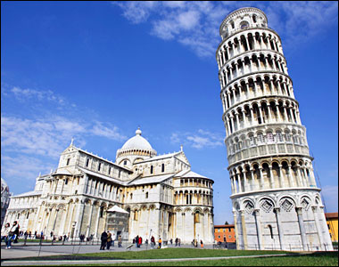 De wereldberoemde scheve toren van Pisa