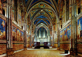 Het schitterende interieur van de Basilica di San Francesco in Assisi